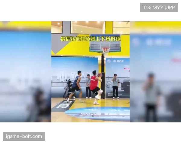 篮球持球启动规则关于中枢脚确立与移动的具体判定标准解析